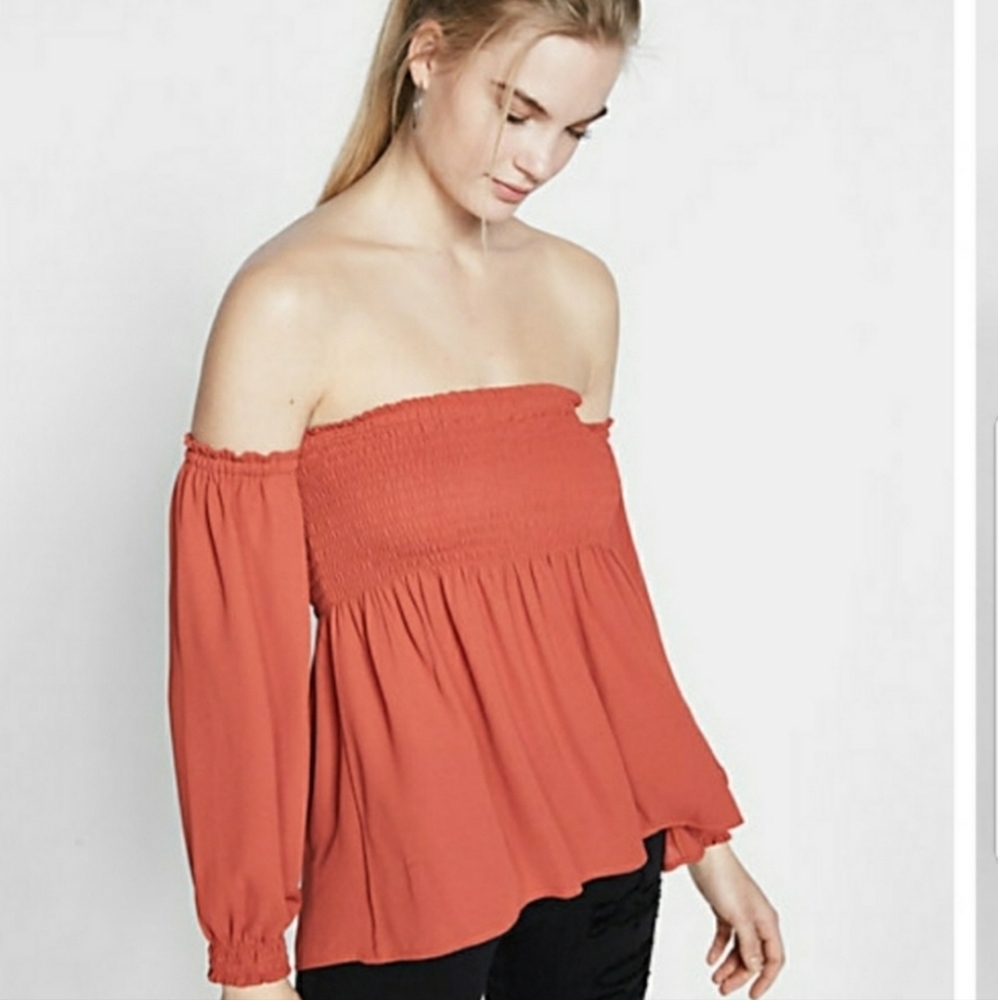 Express of the shoulder shirt